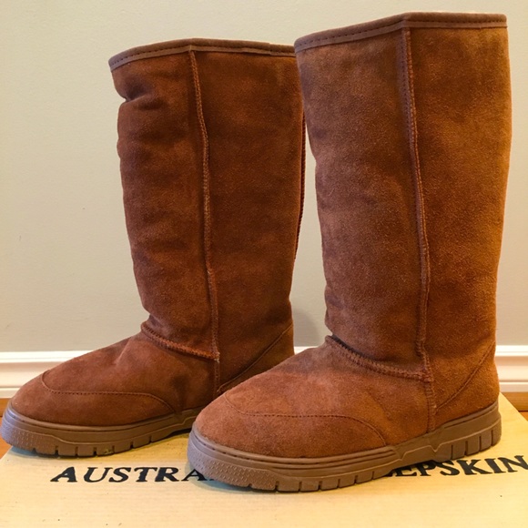 Unworn Ugg like boots - Picture 1 of 4